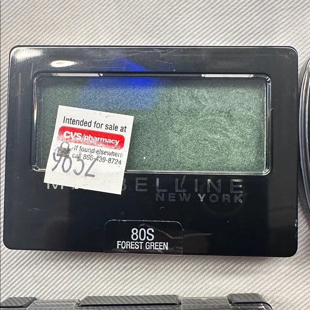 👀💄✨ Eyeshadow emergency kit… for when your vibe needs OPTIONS ✨💄👀